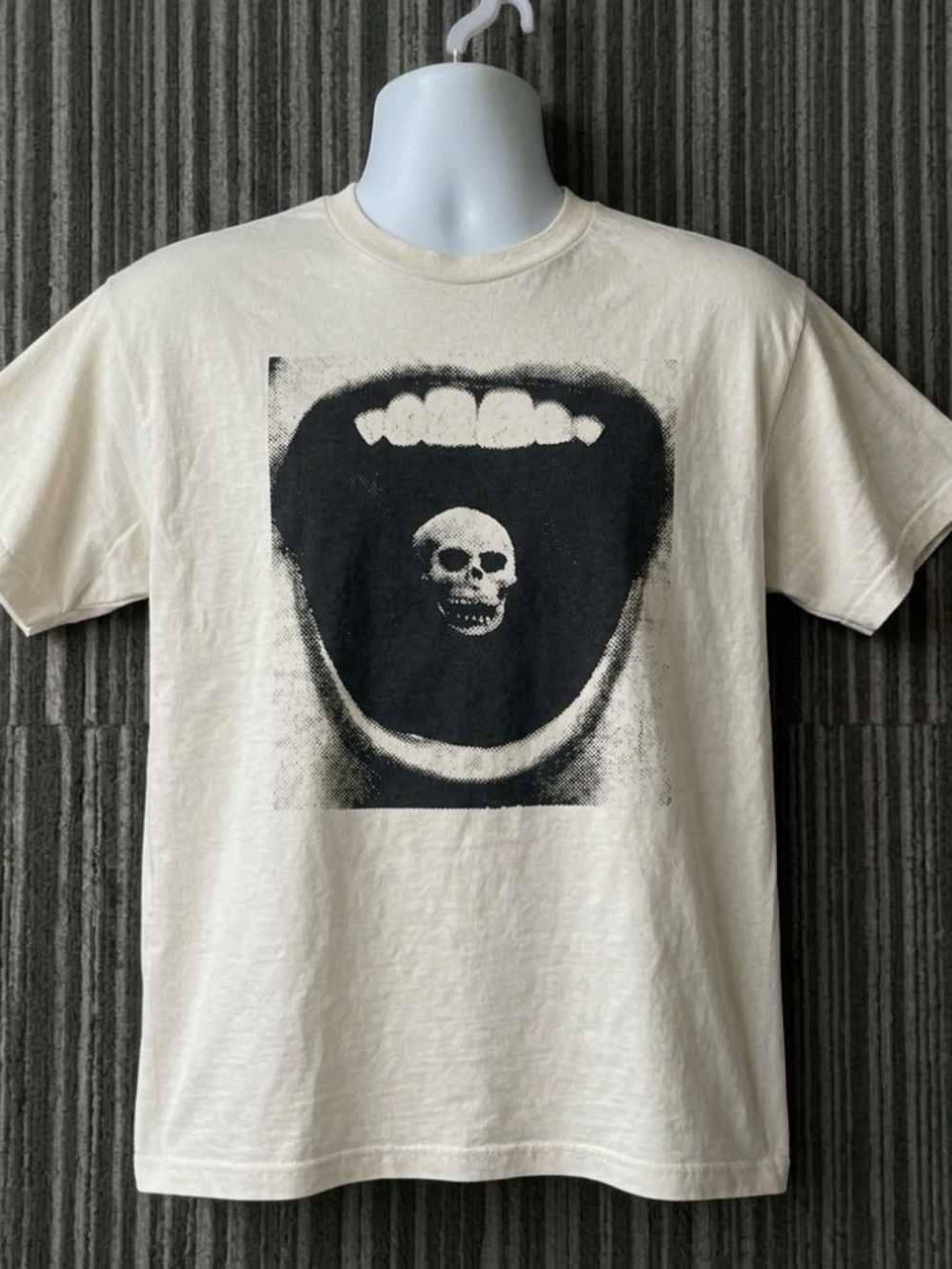 Gildan Cream Short-Sleeve Tee with Black Skull Mouth Graphic